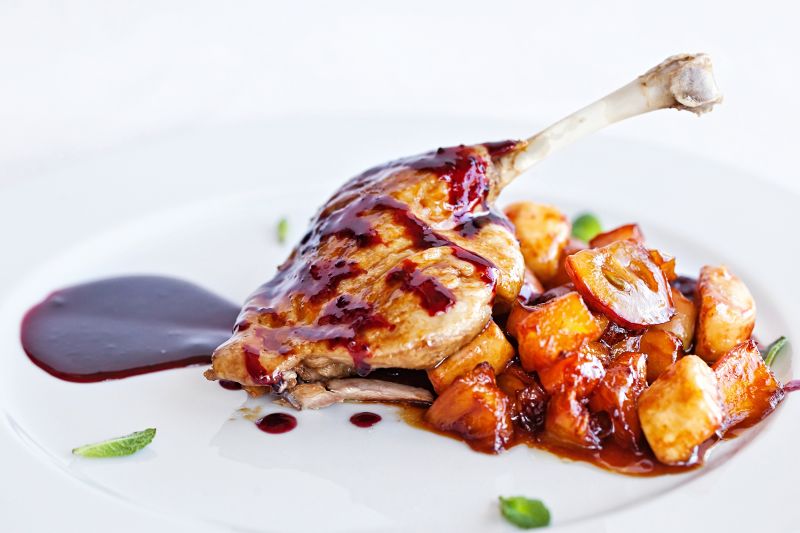 Coxa de frango grelhada com molho de romã